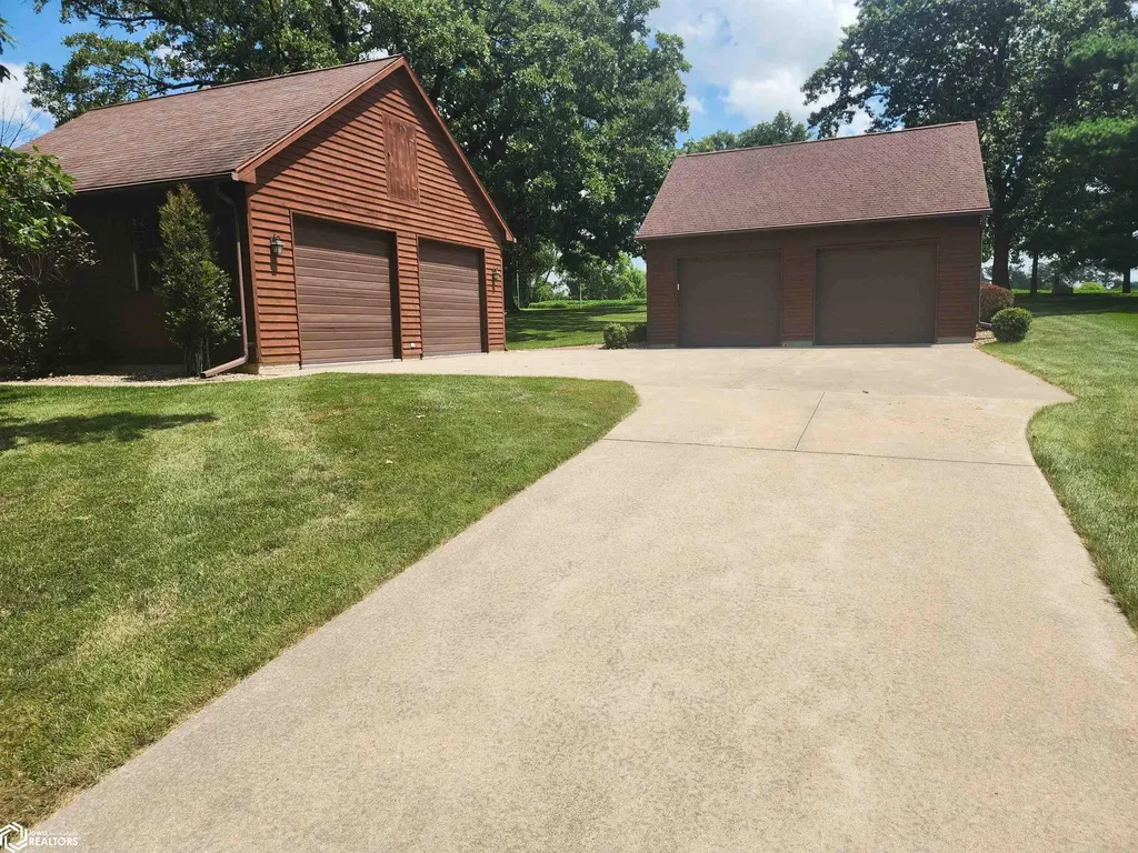 1022 Oakland Drive Tama IA 52339