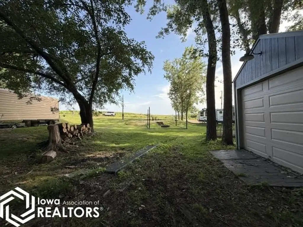 5094 County Public Road Brooklyn IA 52211