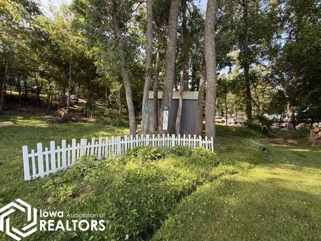 5094 County Public Road Brooklyn IA 52211