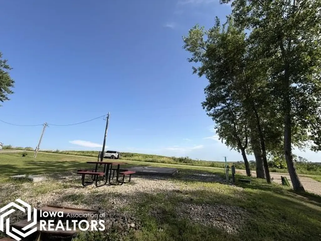 5094 County Public Road Brooklyn IA 52211