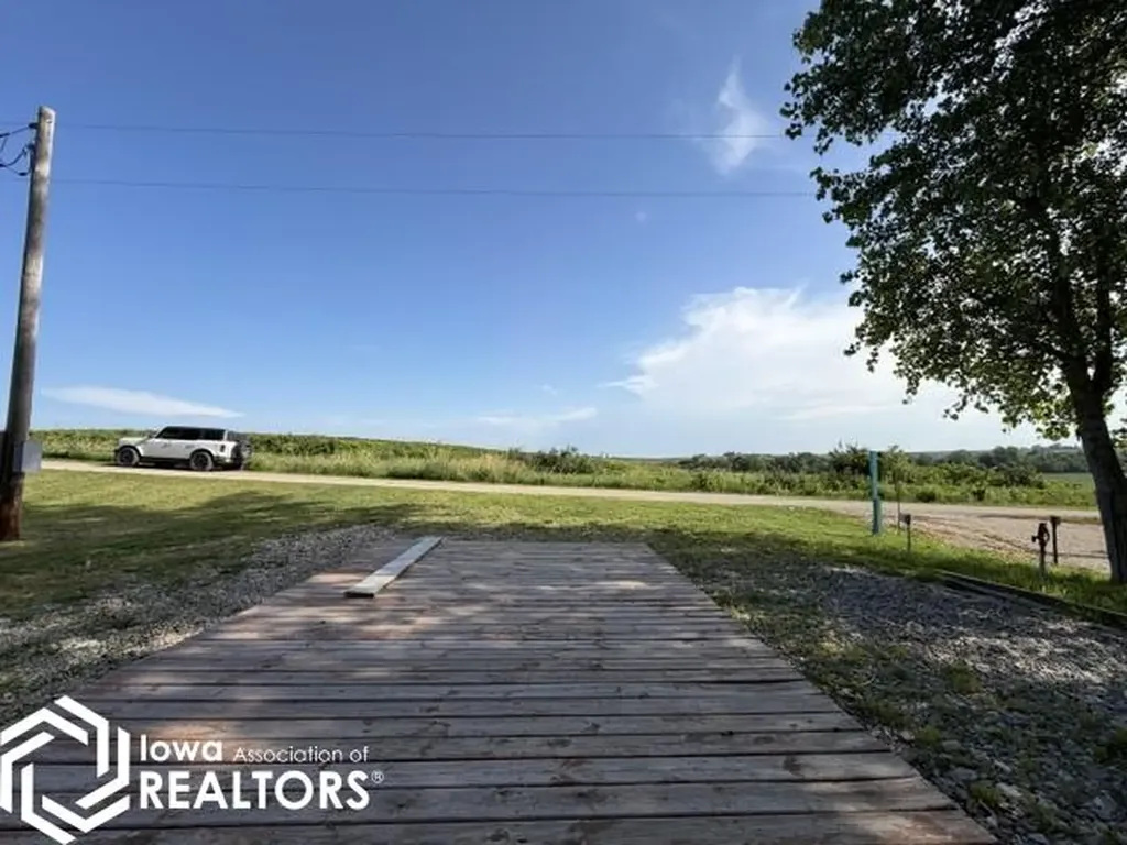 5094 County Public Road Brooklyn IA 52211