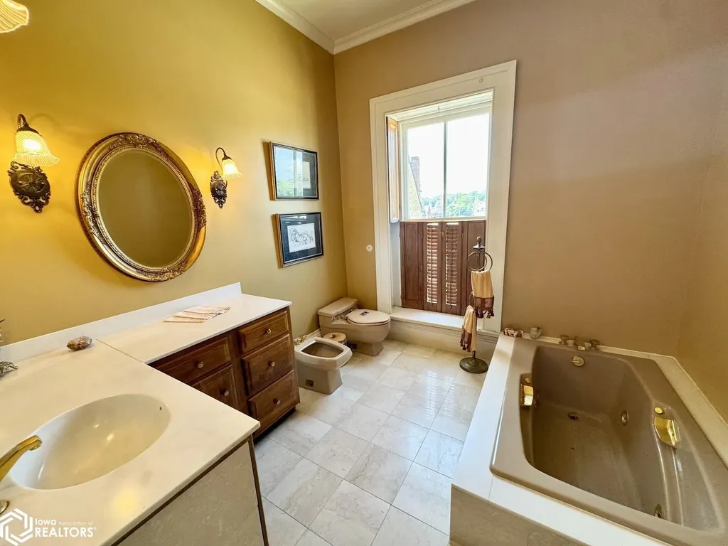 516 Washington Street Burlington IA 52601
