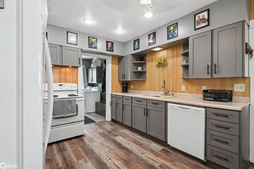 30364 250th Street Eldora IA 50627