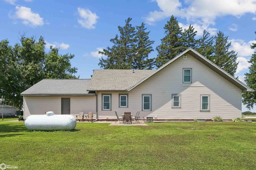 30364 250th Street Eldora IA 50627