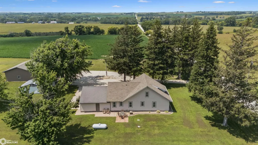 30364 250th Street Eldora IA 50627