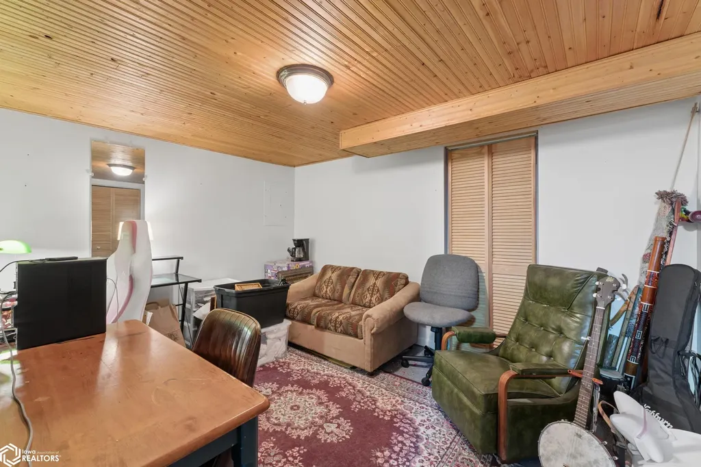 1011 2nd Street NW Mason City IA 50401