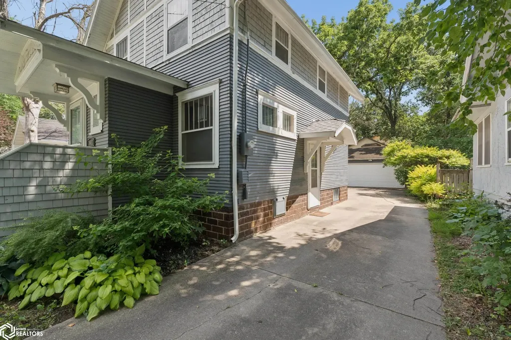 1011 2nd Street NW Mason City IA 50401