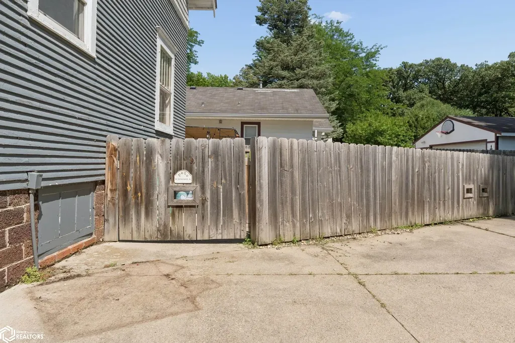 1011 2nd Street NW Mason City IA 50401