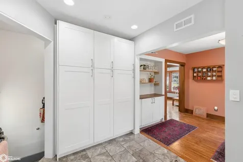 1011 2nd Street NW Mason City IA 50401