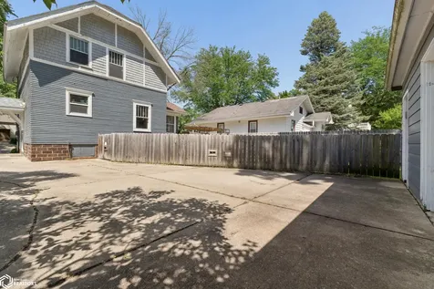 1011 2nd Street NW Mason City IA 50401