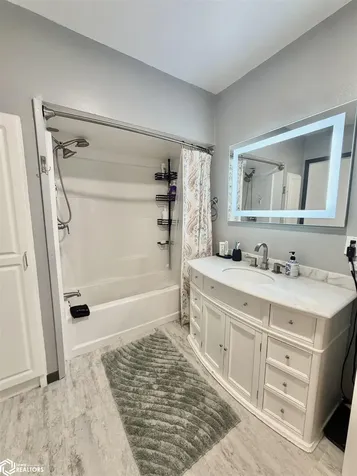 2905 Moody Lane Burlington IA 52601