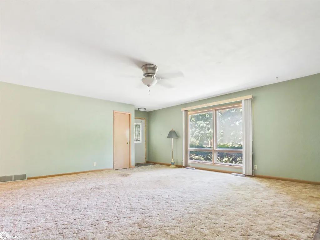 1304 7th Avenue E Oskaloosa IA 52577