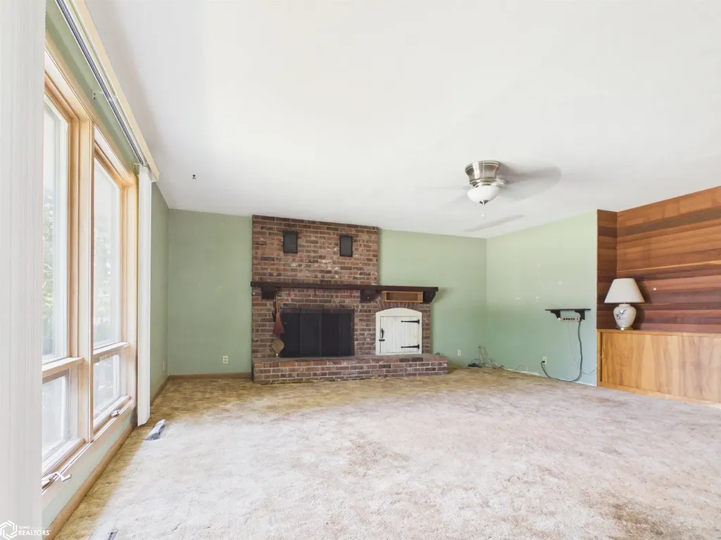 1304 7th Avenue E Oskaloosa IA 52577