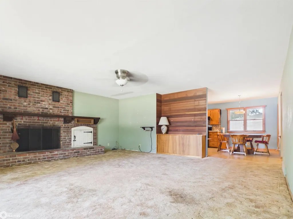 1304 7th Avenue E Oskaloosa IA 52577