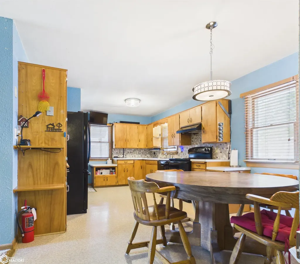 1304 7th Avenue E Oskaloosa IA 52577