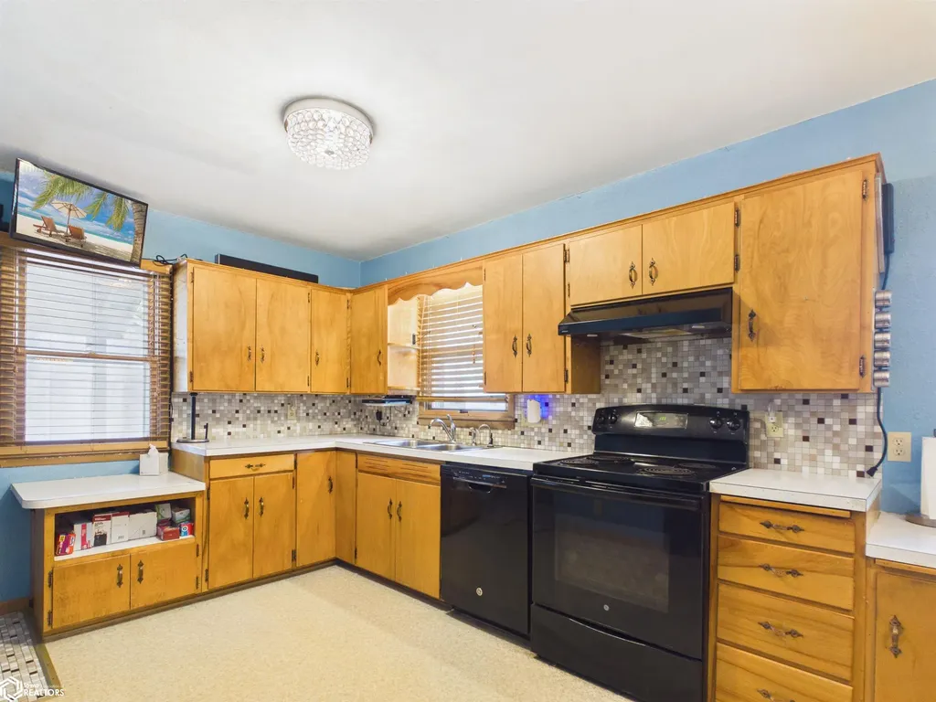 1304 7th Avenue E Oskaloosa IA 52577