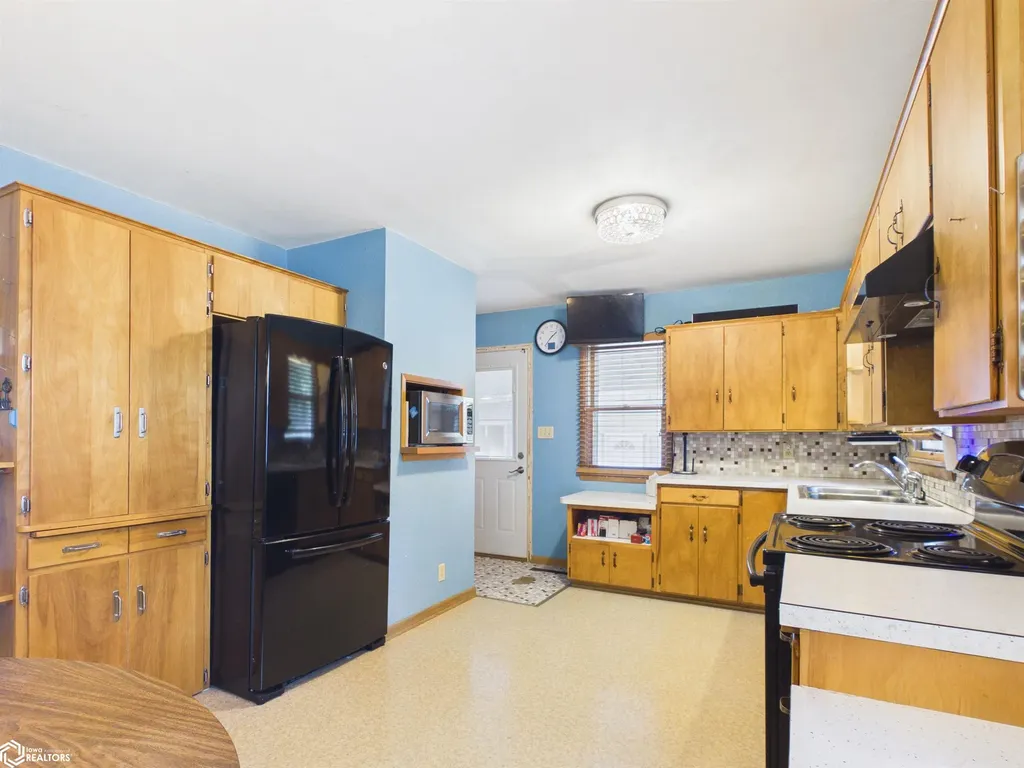 1304 7th Avenue E Oskaloosa IA 52577