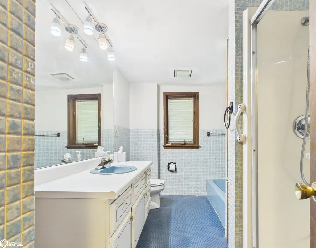 1304 7th Avenue E Oskaloosa IA 52577