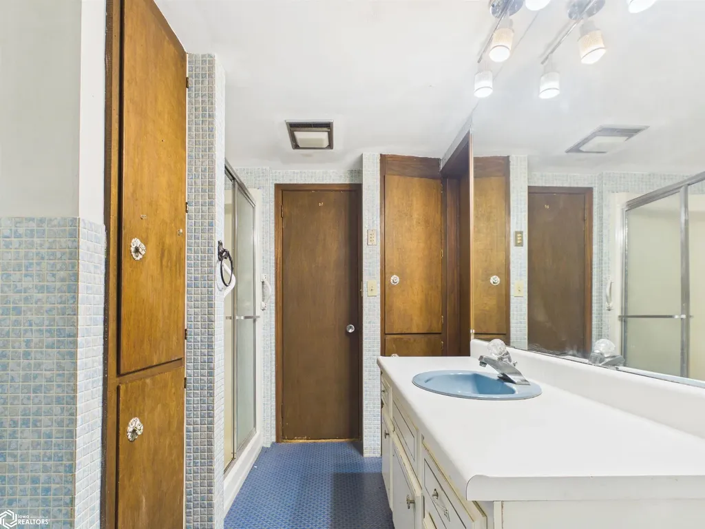 1304 7th Avenue E Oskaloosa IA 52577