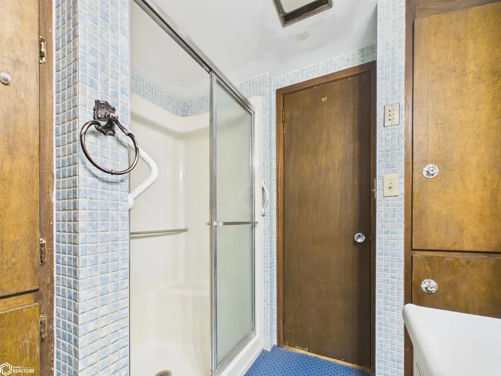 1304 7th Avenue E Oskaloosa IA 52577