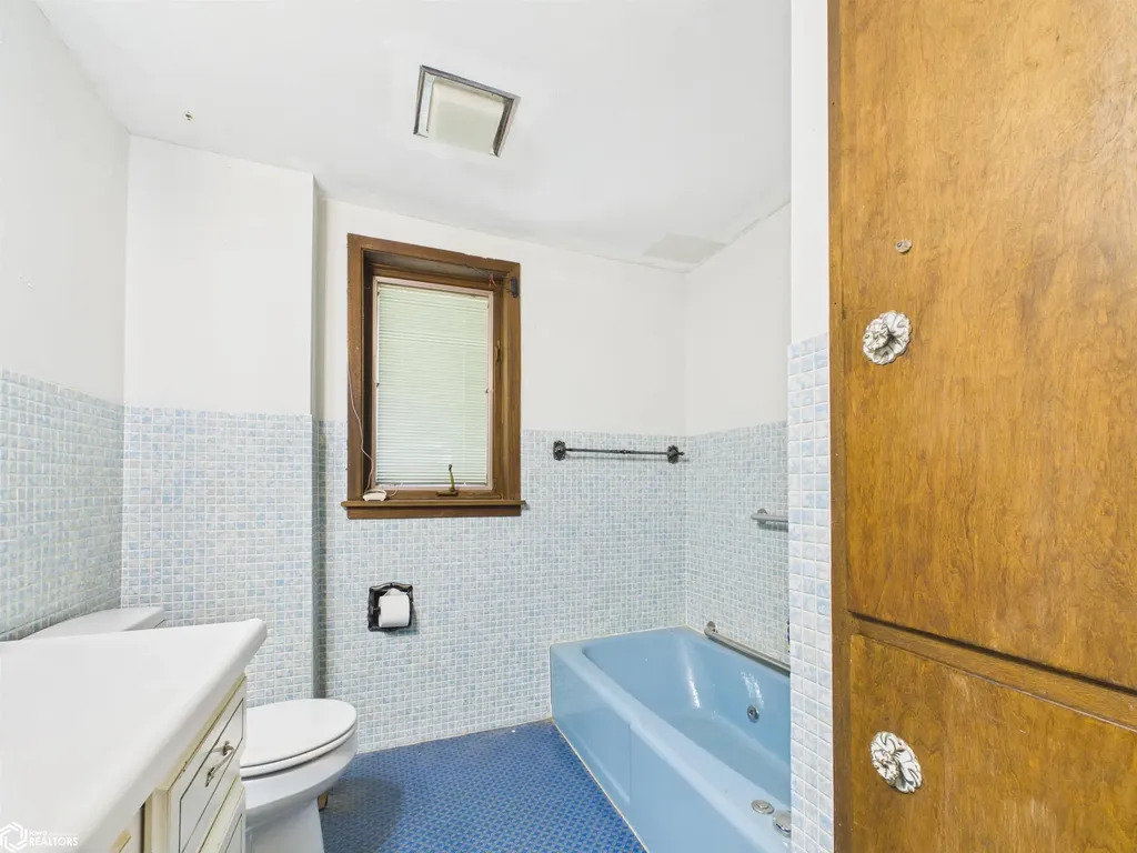 1304 7th Avenue E Oskaloosa IA 52577