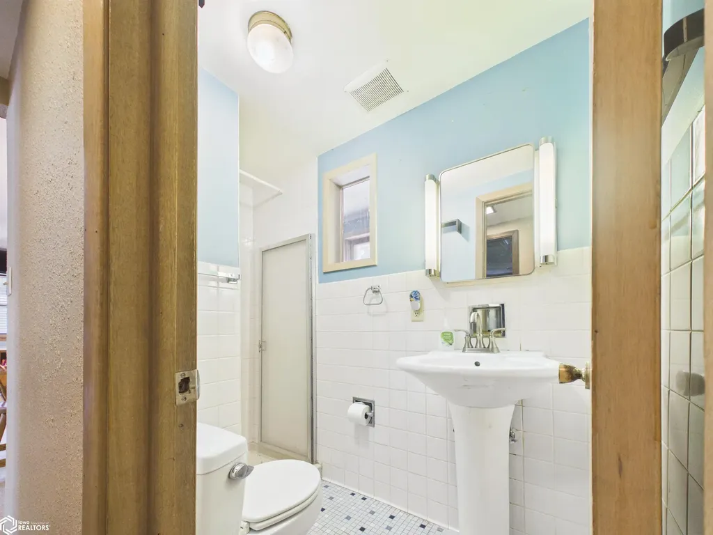 1304 7th Avenue E Oskaloosa IA 52577
