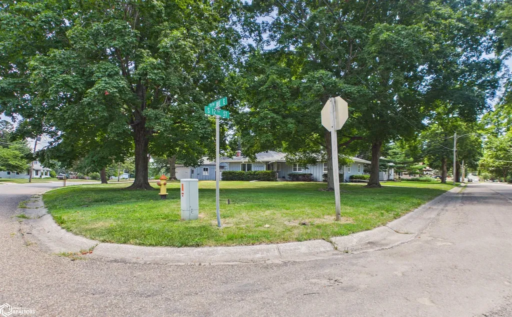 1304 7th Avenue E Oskaloosa IA 52577