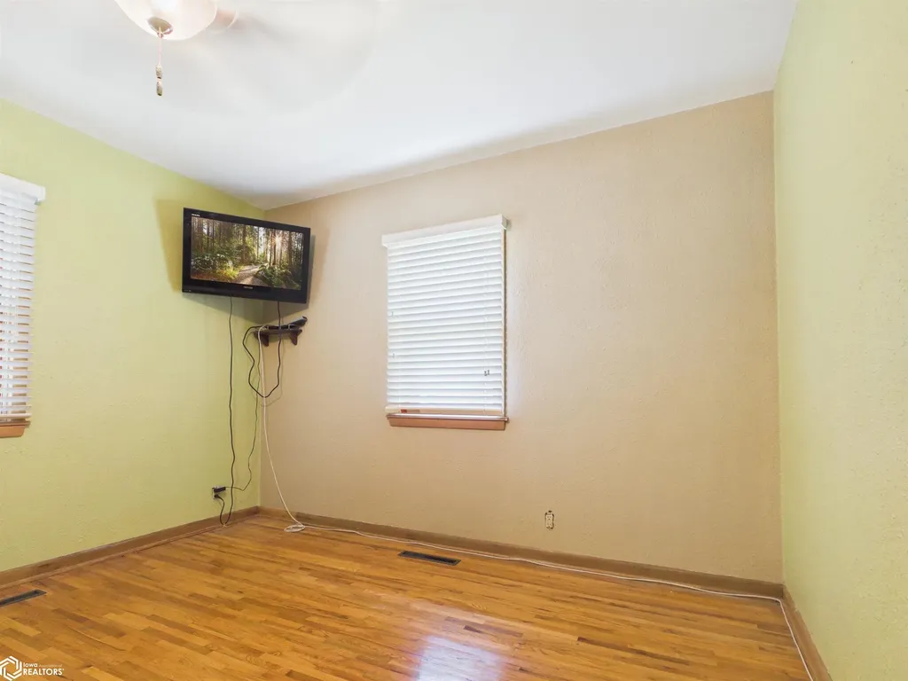 1304 7th Avenue E Oskaloosa IA 52577