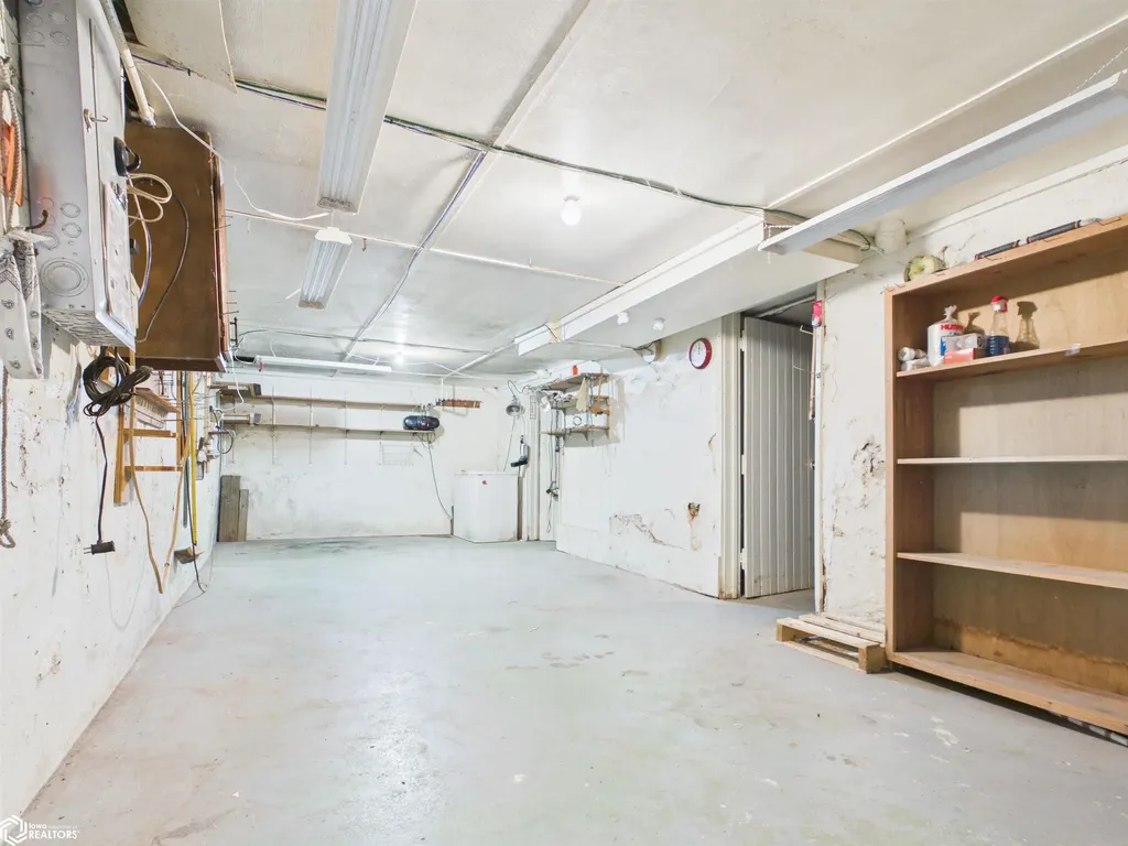 1304 7th Avenue E Oskaloosa IA 52577