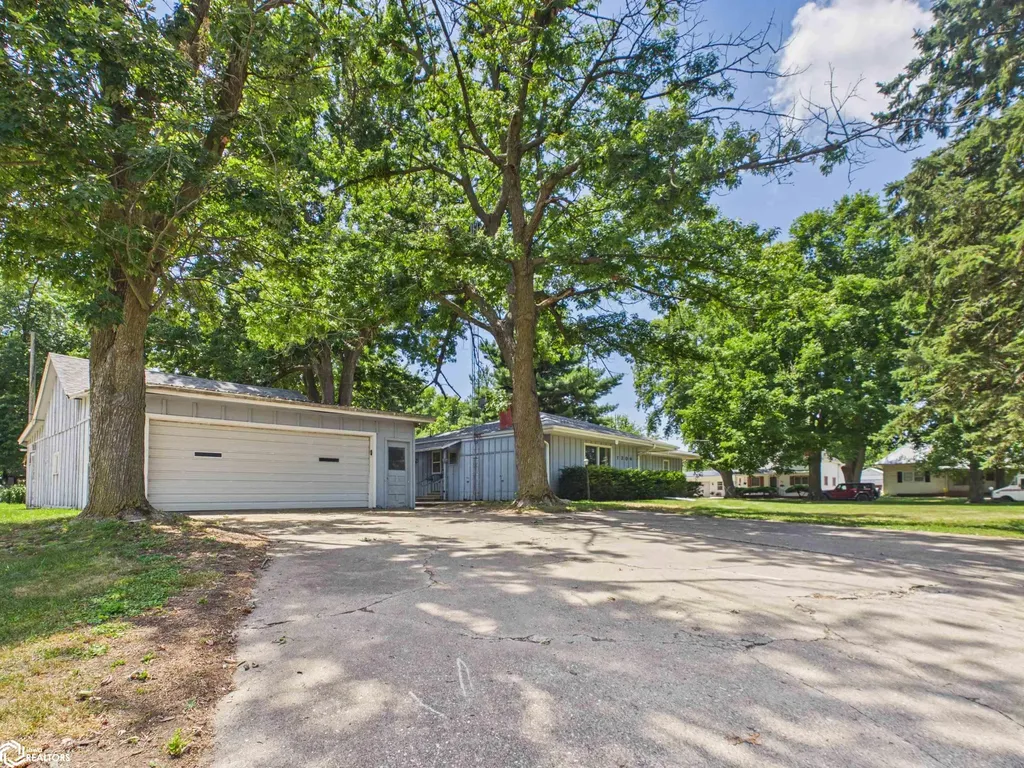 1304 7th Avenue E Oskaloosa IA 52577