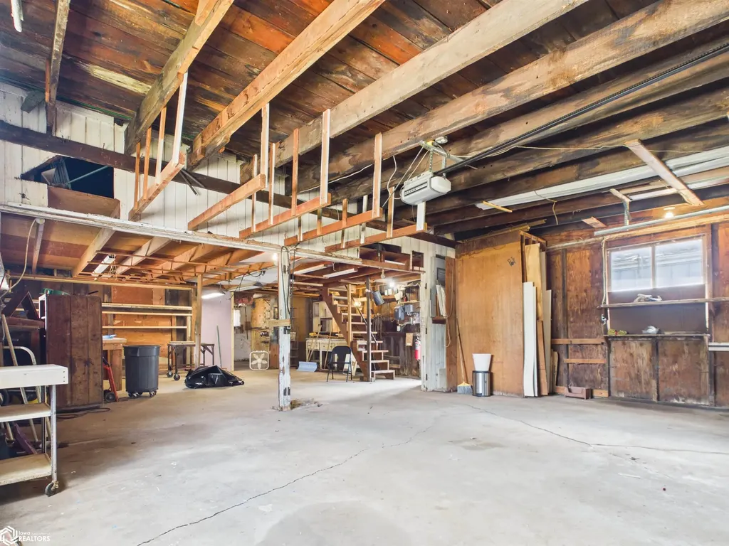 1304 7th Avenue E Oskaloosa IA 52577