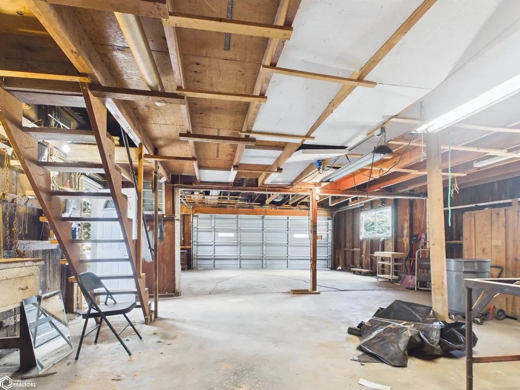 1304 7th Avenue E Oskaloosa IA 52577