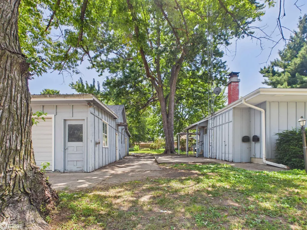 1304 7th Avenue E Oskaloosa IA 52577