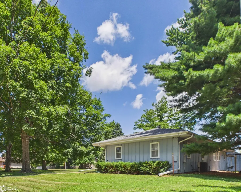 1304 7th Avenue E Oskaloosa IA 52577