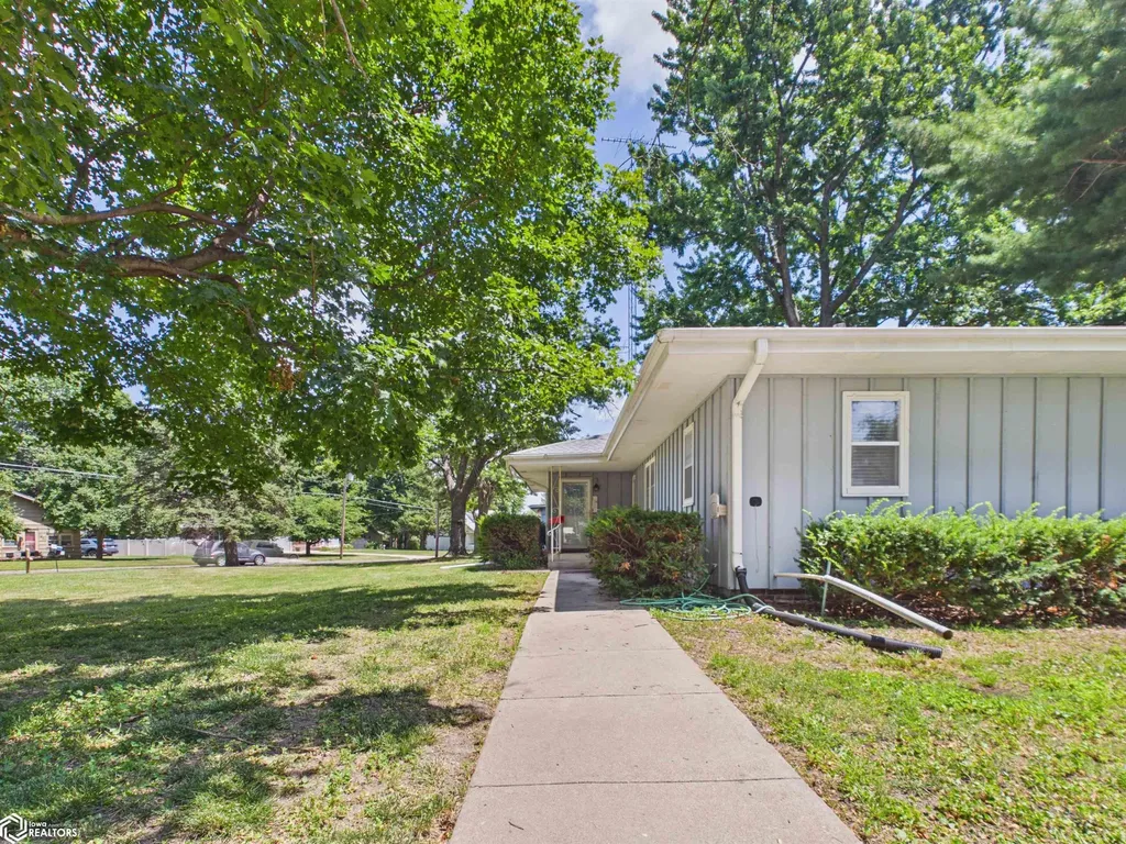 1304 7th Avenue E Oskaloosa IA 52577