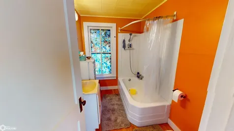 407 E Kirkwood Avenue Fairfield IA 52556