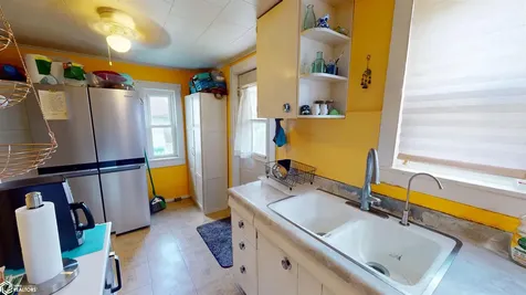 407 E Kirkwood Avenue Fairfield IA 52556
