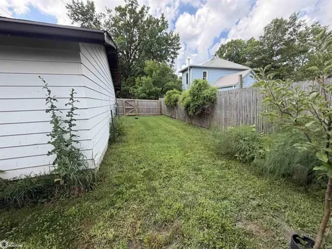 407 E Kirkwood Avenue Fairfield IA 52556