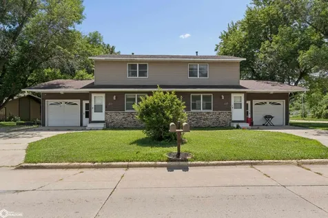 815 817 W 10 Avenue N Clear Lake IA 50428
