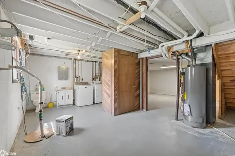 815 817 W 10 Avenue N Clear Lake IA 50428