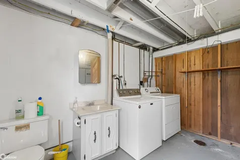 815 817 W 10 Avenue N Clear Lake IA 50428