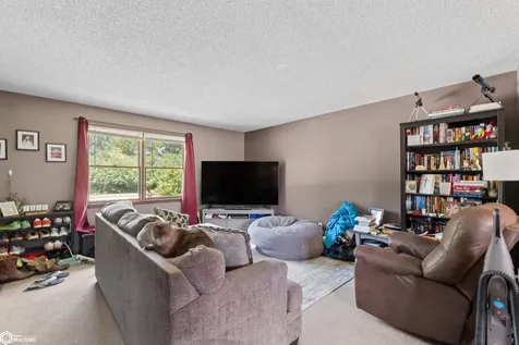 815 817 W 10 Avenue N Clear Lake IA 50428