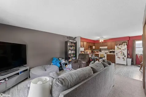 815 817 W 10 Avenue N Clear Lake IA 50428