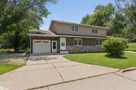 815 817 W 10 Avenue N Clear Lake IA 50428