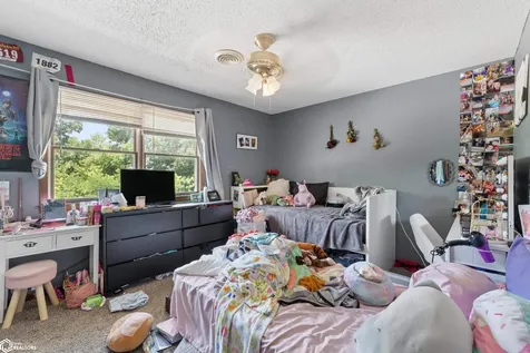 815 817 W 10 Avenue N Clear Lake IA 50428