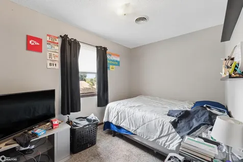 815 817 W 10 Avenue N Clear Lake IA 50428