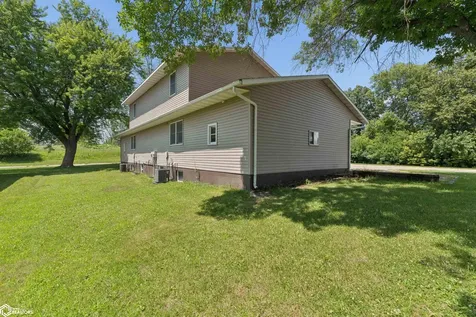 815 817 W 10 Avenue N Clear Lake IA 50428