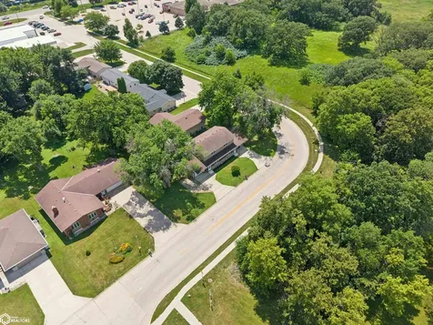 815 817 W 10 Avenue N Clear Lake IA 50428