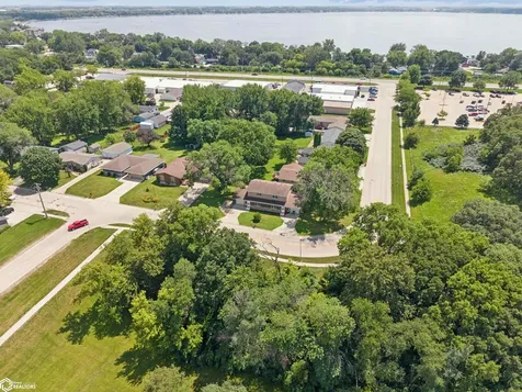 815 817 W 10 Avenue N Clear Lake IA 50428