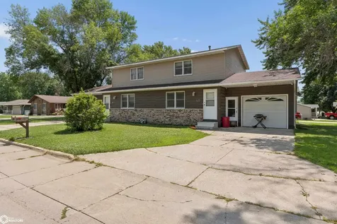 815 817 W 10 Avenue N Clear Lake IA 50428